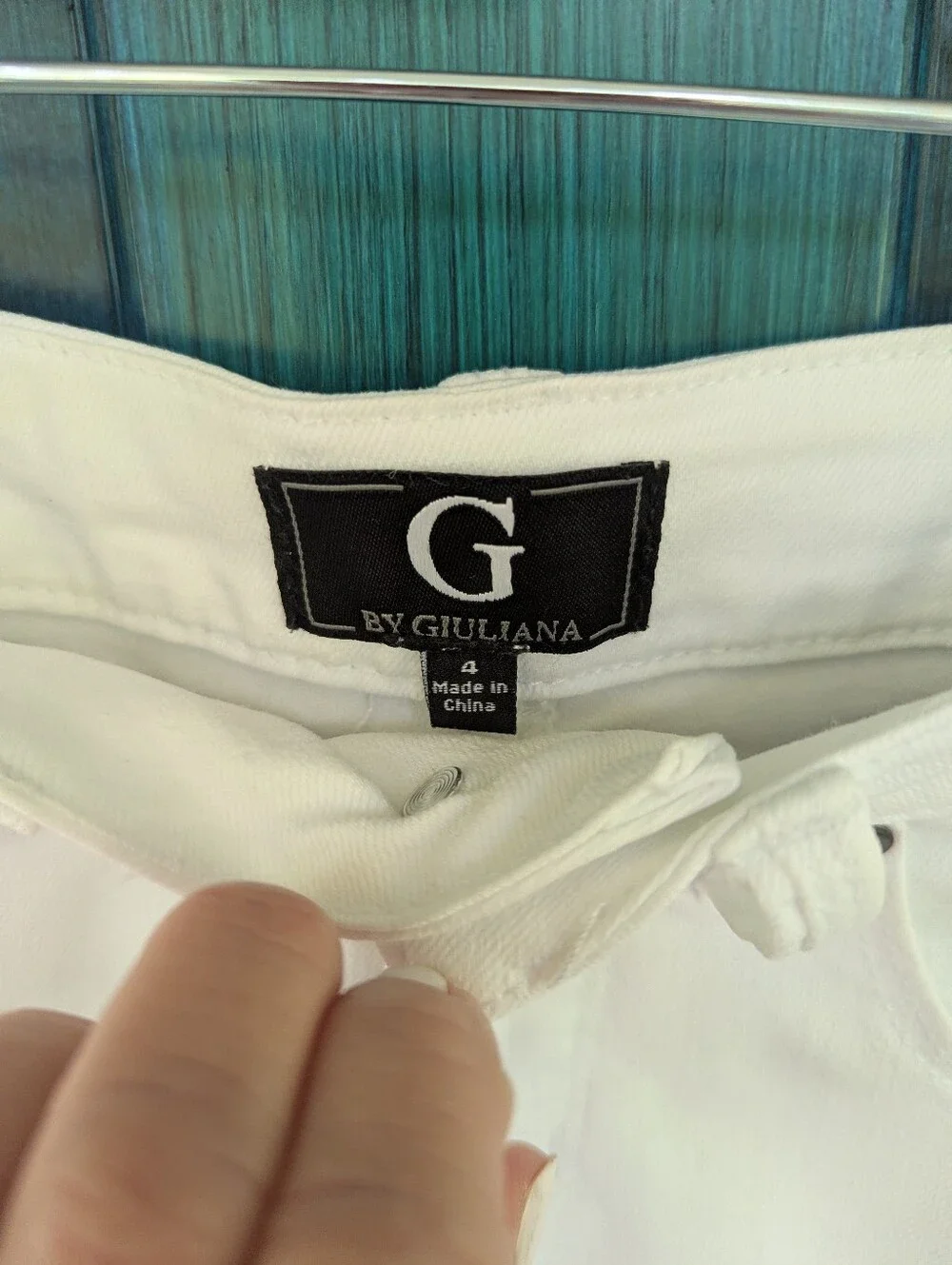 G by Giuliana White Frayed Hem Denim Shorts | Size 4 See measurements